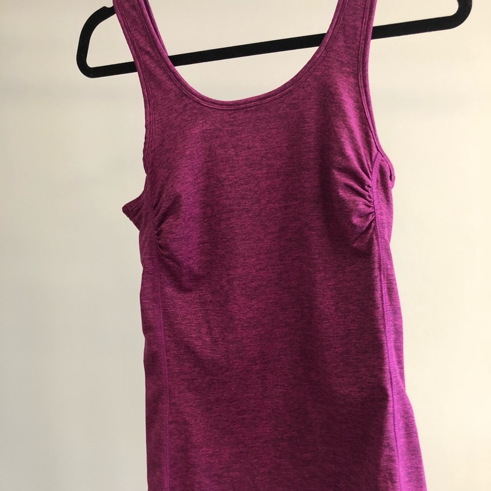 Hard tail yoga tank